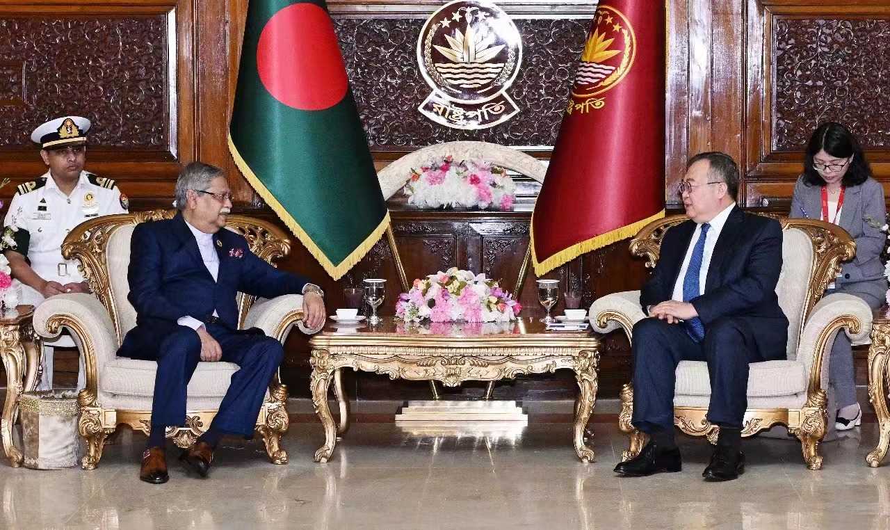 बांग्लादेशी राष्ट्रपति चुप्पू ने ढाका में ल्यू च्येनछाओ से की मुलाकात